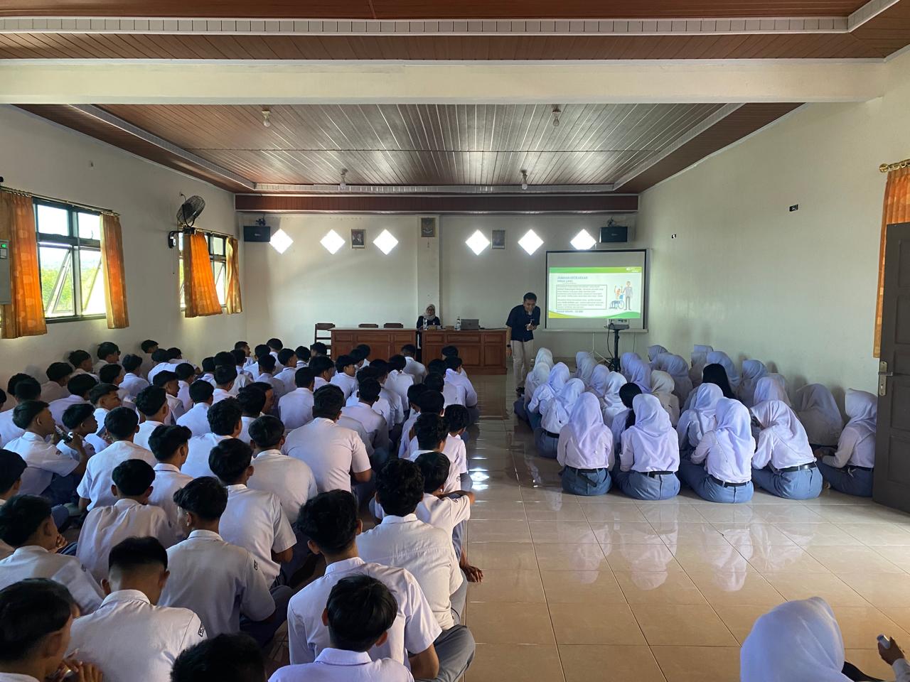 Murid Kelas XII SMK Tunas Bangsa Tawangsari Mengikuti Sosialisasi BPJS Ketenagakerjaan Menjelang PKL